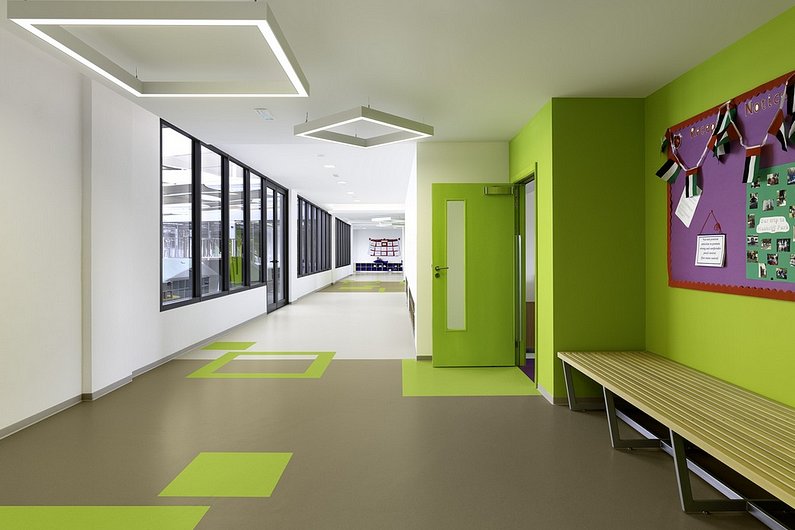 Sol souple caoutchouc - Couloir d'école